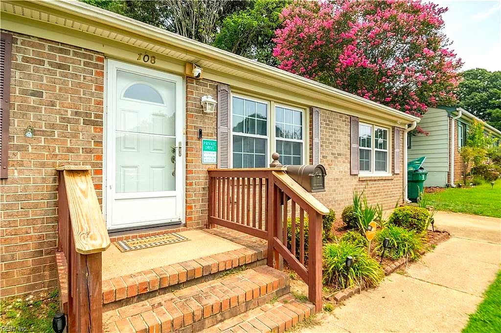 108 Sylvia LN, NEWPORT NEWS VA 23602 - Photo 4
