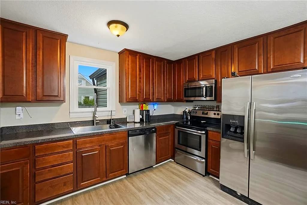 2304 Elaine AVE, NORFOLK VA 23518 - Photo 4