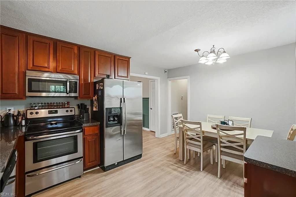 2304 Elaine AVE, NORFOLK VA 23518 - Photo 5