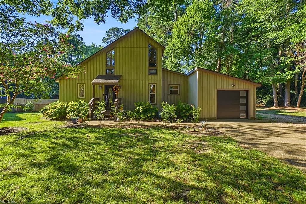 7740 Waters Edge LN, GLOUCESTER POINT VA 23062 - Main photo