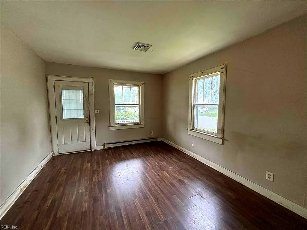 386 Leeland AVE, HAMPTON VA 23661 - Photo 5