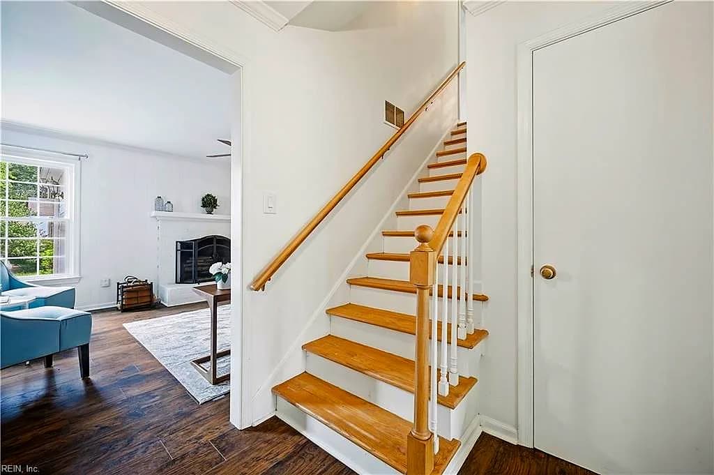 758 Village Green PW, NEWPORT NEWS VA 23602 - Photo 4