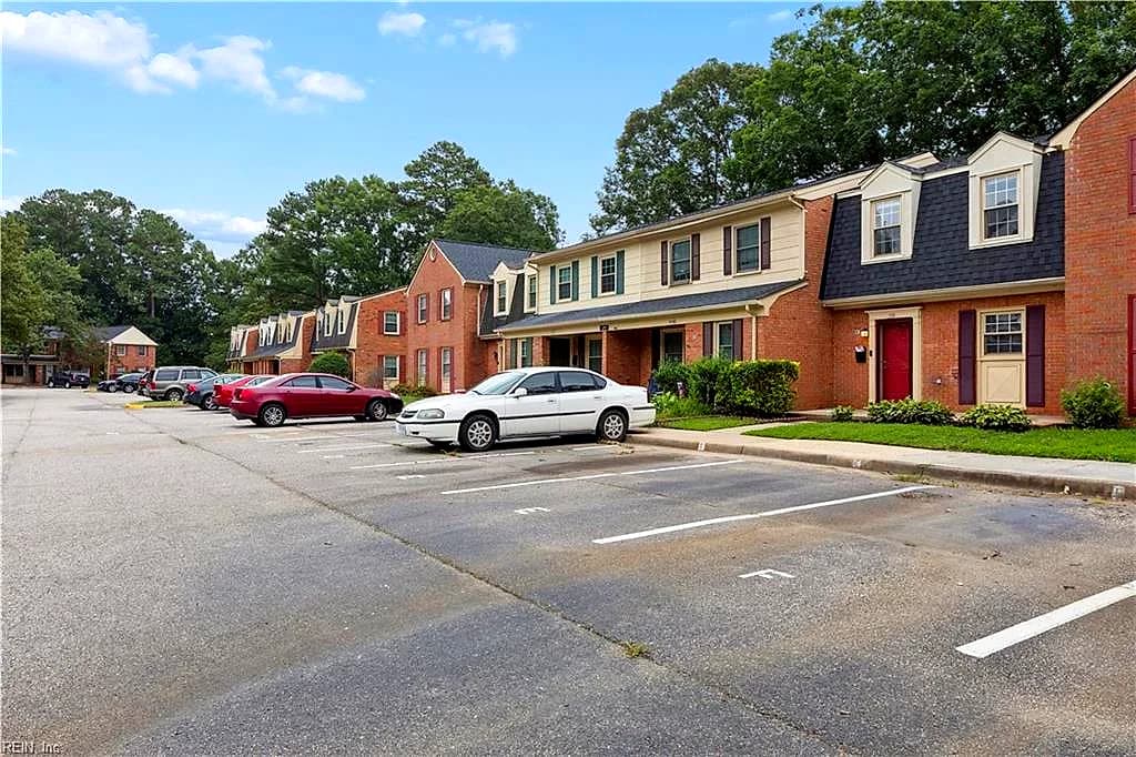 399 Deputy LN #E, NEWPORT NEWS VA 23608 - Photo 3
