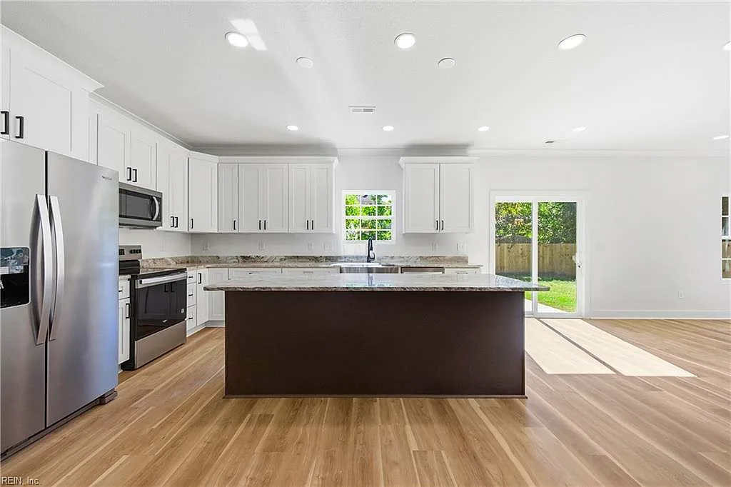 1015 42nd ST, NEWPORT NEWS VA 23607 - Photo 3