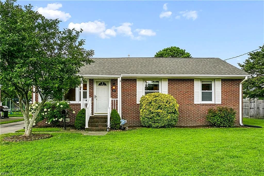 31 Saint Albans DR, Hampton — 3 bed Residential, 1,376 sqft