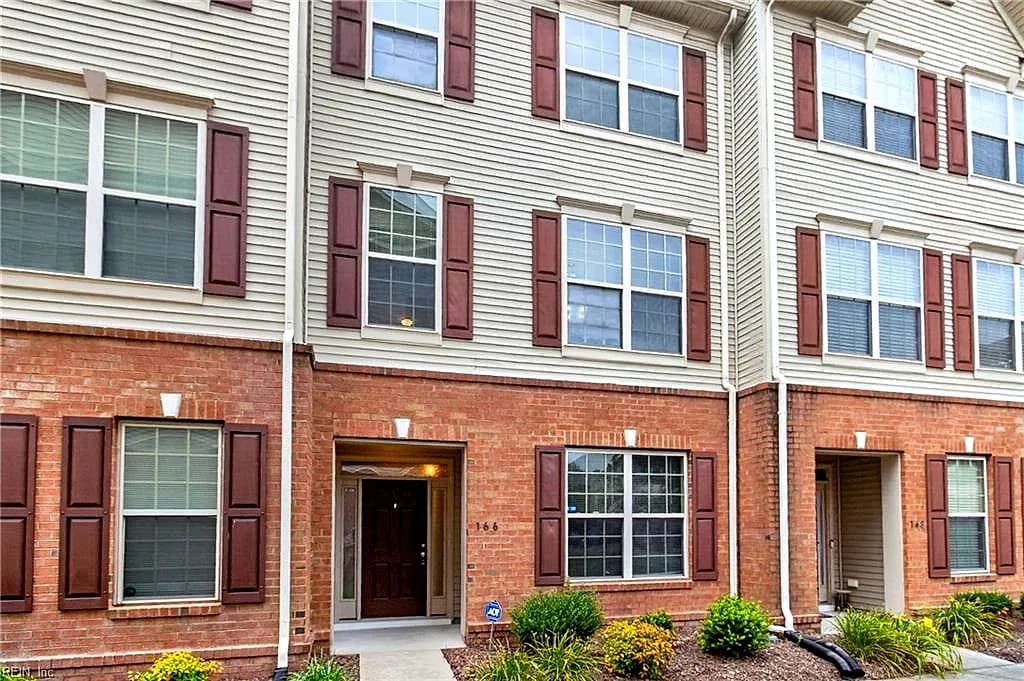 166 Hemisphere CIR, NEWPORT NEWS VA 23601 - Main photo