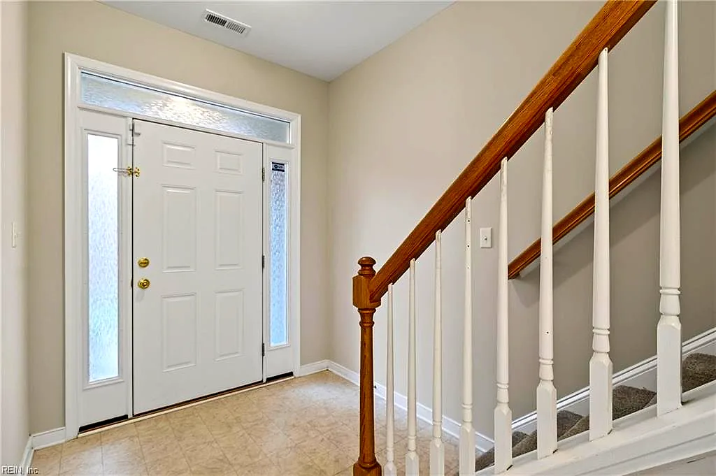 166 Hemisphere CIR, NEWPORT NEWS VA 23601 - Photo 4