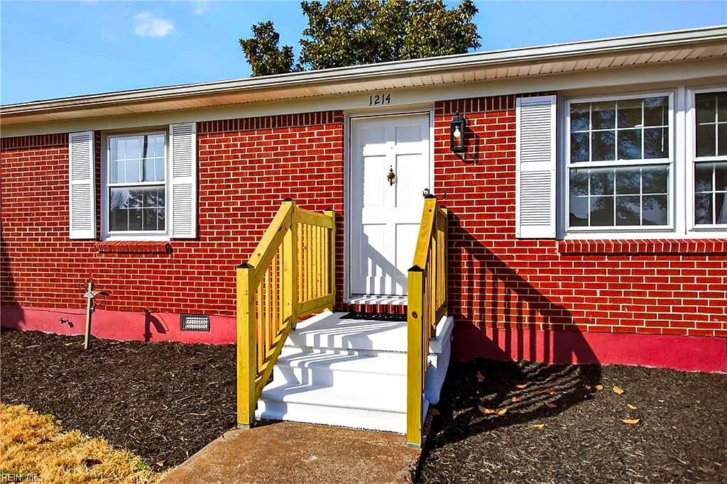 1214 Jamal LN W, PORTSMOUTH VA 23701 - Photo 4