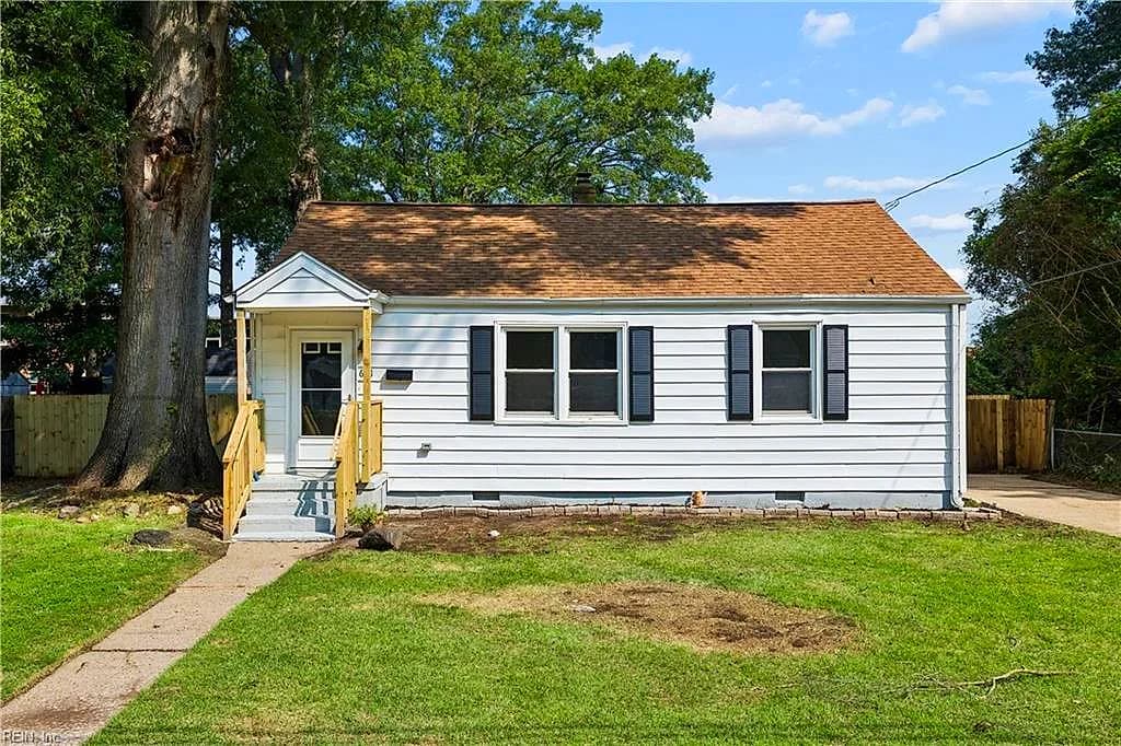 621 Sterling ST, NEWPORT NEWS VA 23605 - Main photo