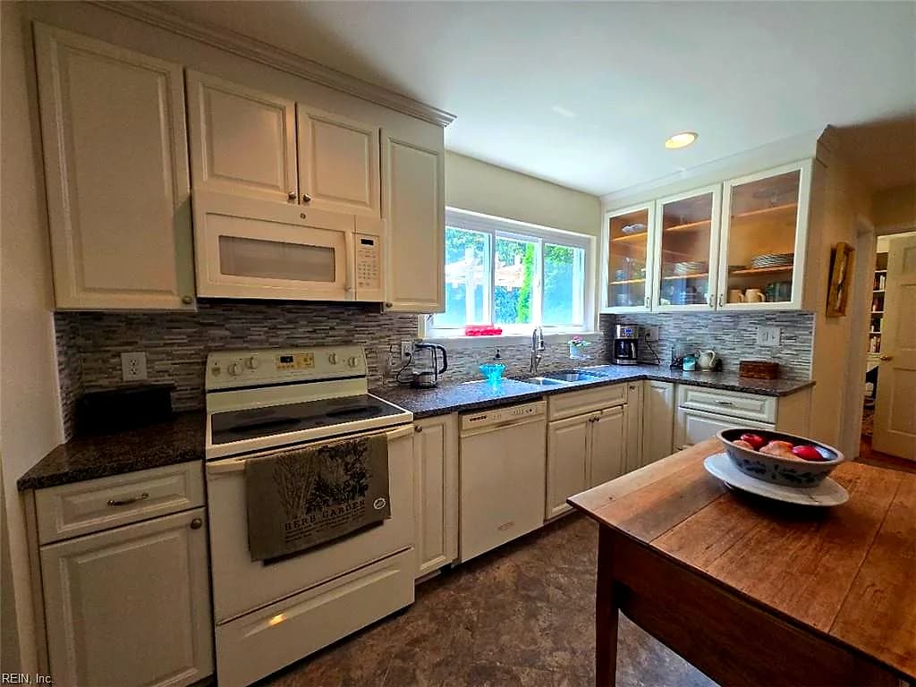 565 Lynn Shores DR, VIRGINIA BEACH VA 23452 - Photo 5