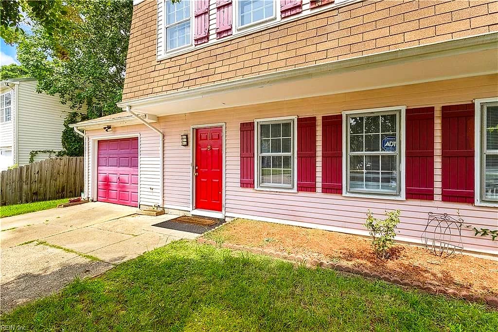 13 Royston DR, HAMPTON VA 23669 - Photo 3