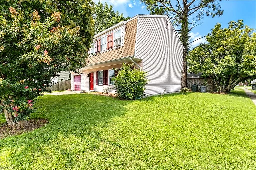 13 Royston DR, HAMPTON VA 23669 - Photo 4