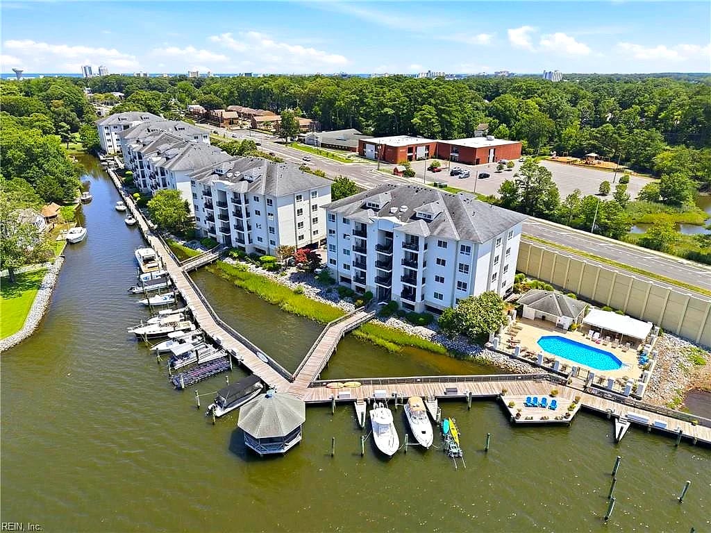1284 Laskin RD #302, VIRGINIA BEACH VA 23451
