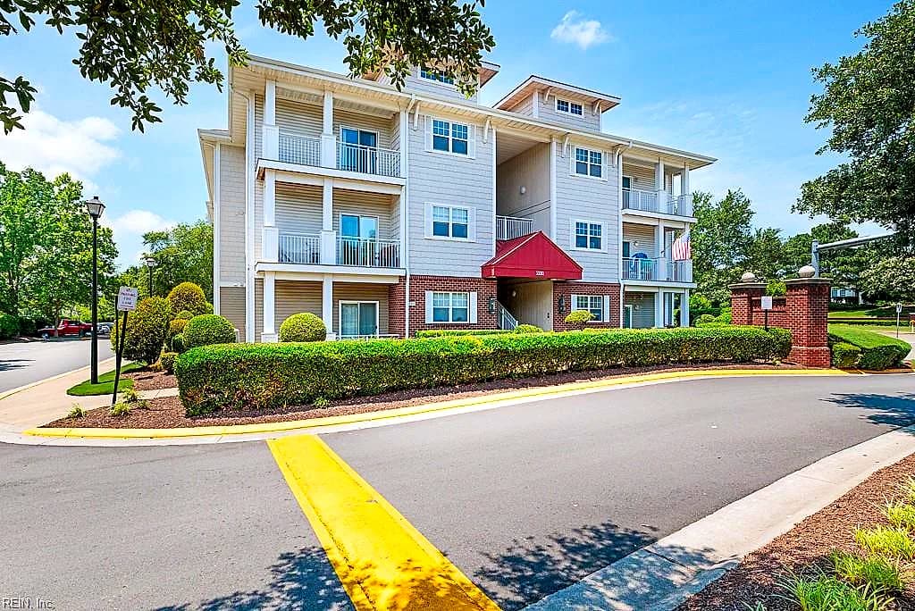 5300 Warminster DR #105, VIRGINIA BEACH VA 23455 - Photo 4