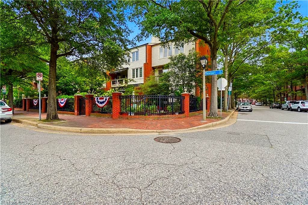300 Botetourt ST, NORFOLK VA 23510 - Photo 2