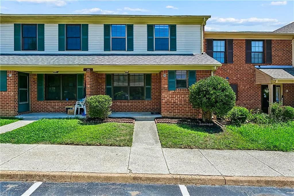 301 Civil CT #D, NEWPORT NEWS VA 23608 - Photo 2