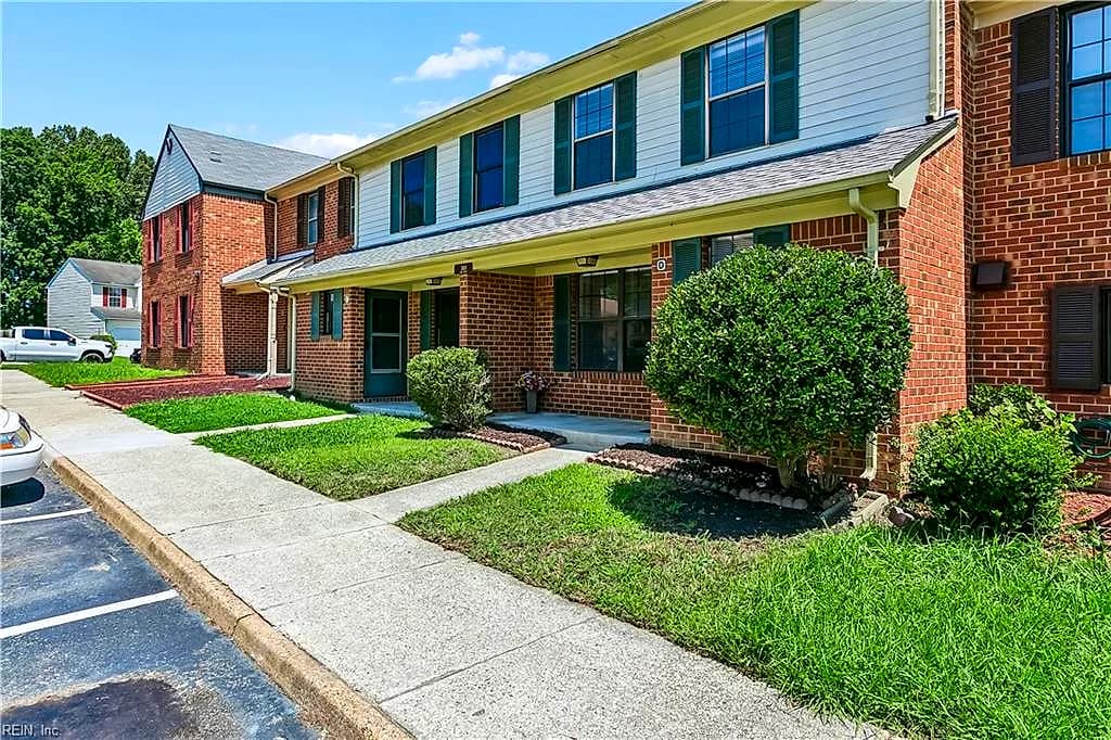 301 Civil CT #D, NEWPORT NEWS VA 23608 - Photo 3