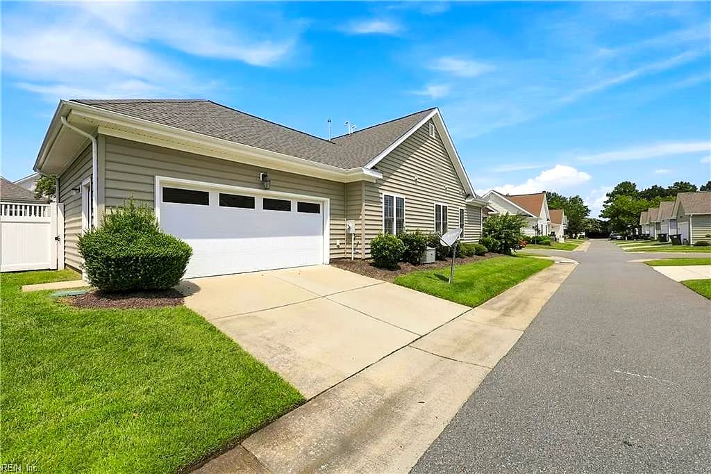 114 St James AVE, SMITHFIELD VA 23430 - Photo 4