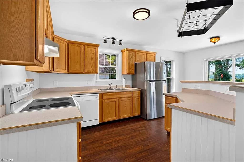 2559 Red Bank RD, GLOUCESTER VA 23061 - Photo 5