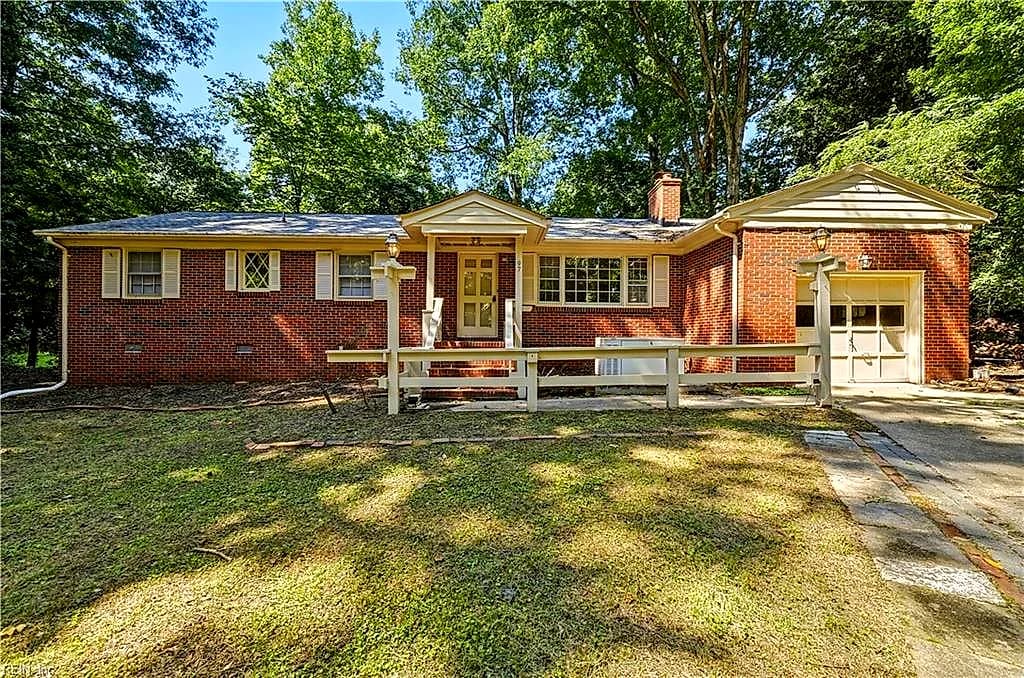 97 Shamrock LN, NEWPORT NEWS VA 23606 - Main photo