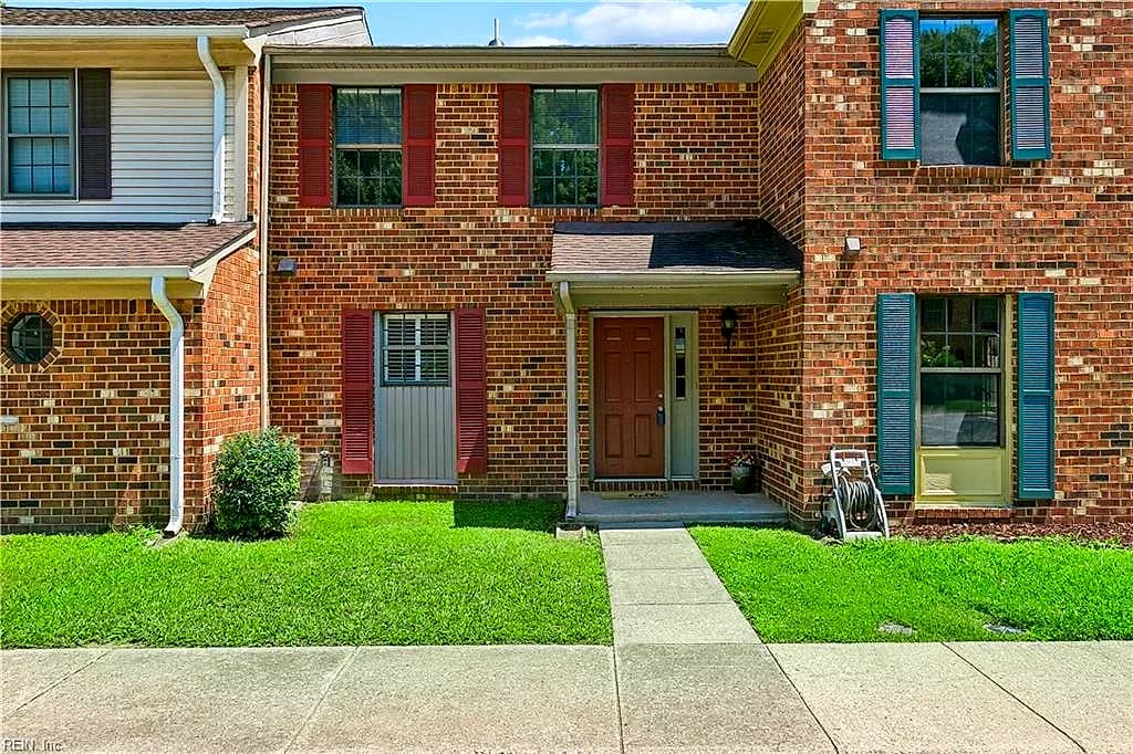 359 Deputy LN #E, NEWPORT NEWS VA 23608 - Photo 2