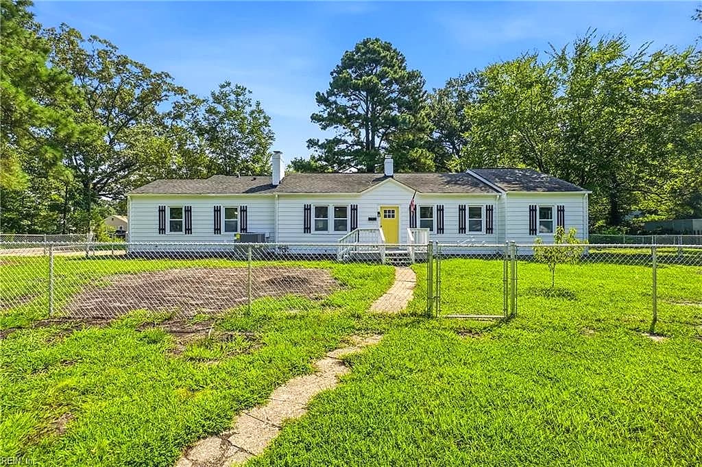 5938 Marshall AVE, NEWPORT NEWS VA 23605 - Photo 2