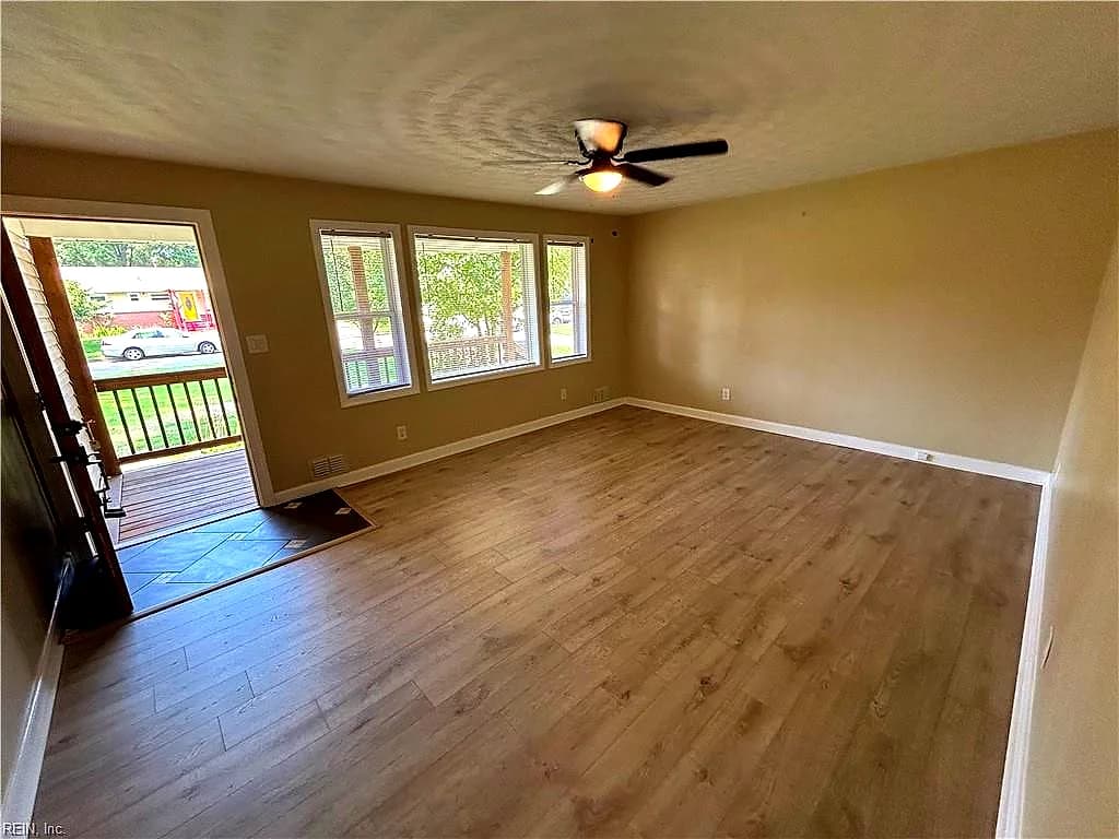 1031 E Leicester AVE, NORFOLK VA 23503 - Photo 4