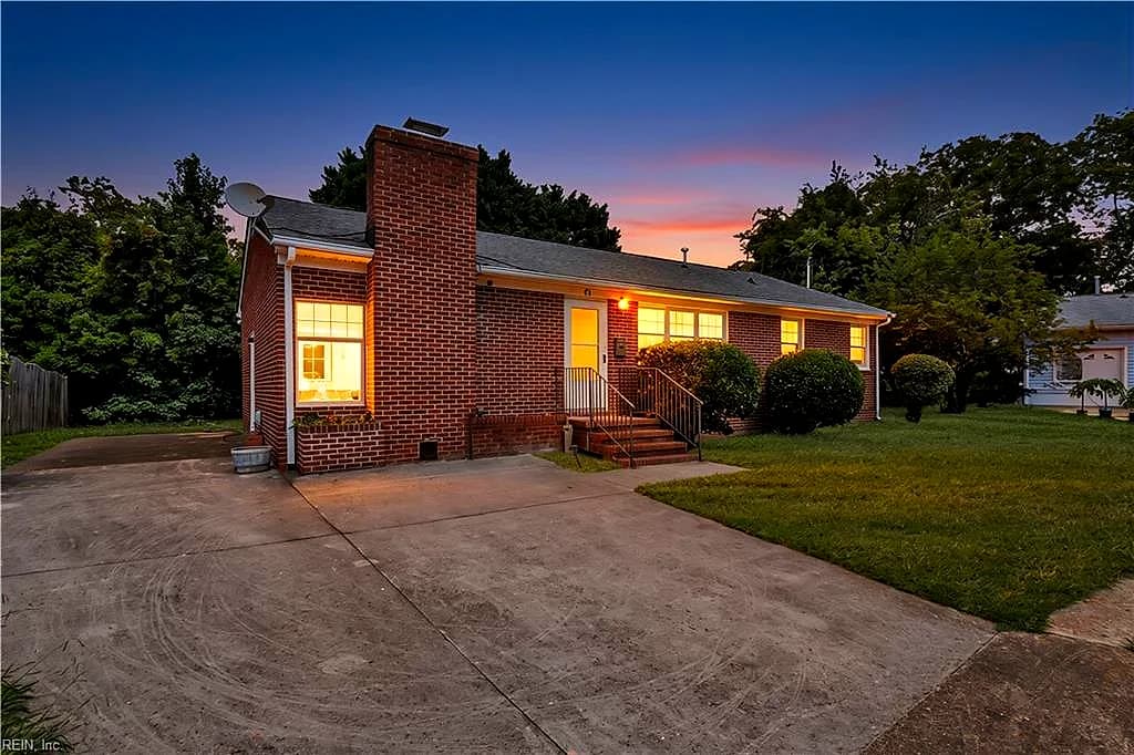 21 Corey CIR, HAMPTON VA 23663 - Main photo