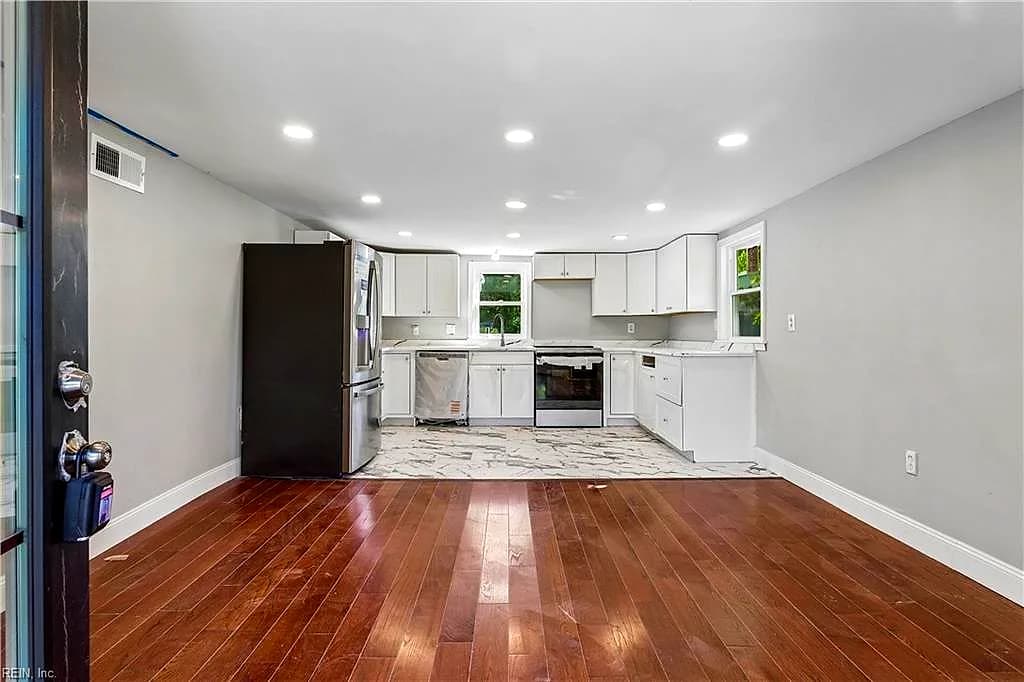 9571 Rowes Point RD, HAYES VA 23072 - Photo 5