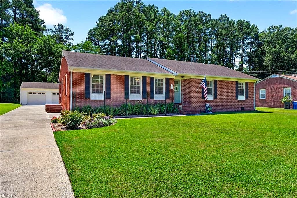 13 Crescent DR, FRANKLIN VA 23851 - Photo 2