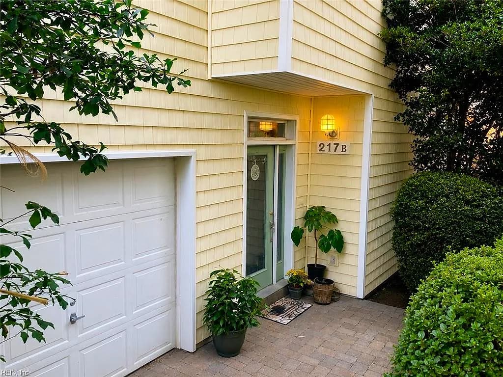 217 W 64th ST #B, VIRGINIA BEACH VA 23451 - Photo 2