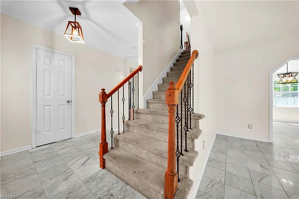 884 Melrose TER, NEWPORT NEWS VA 23608 - Photo 4