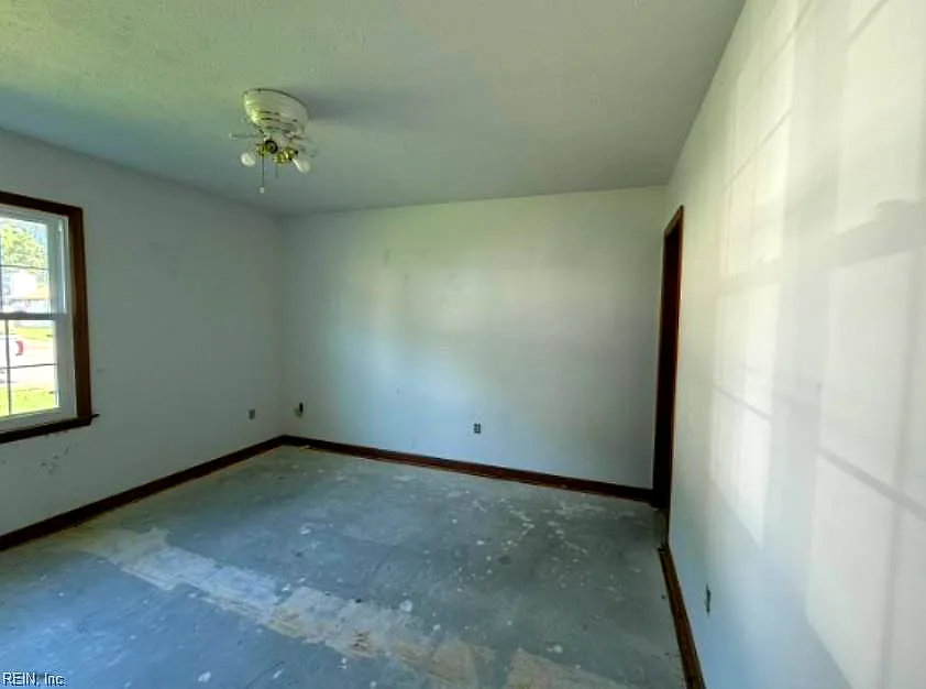 19 Lake Field XING, HAMPTON VA 23666 - Photo 4