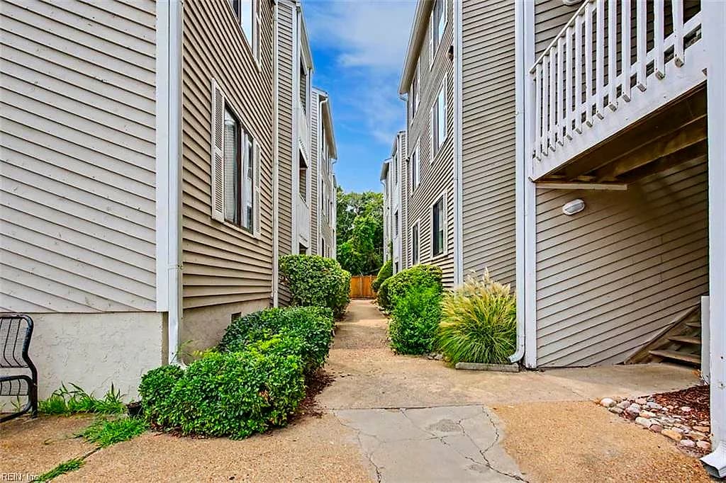 2325 Sea Shell RD #111, VIRGINIA BEACH VA 23451 - Main photo