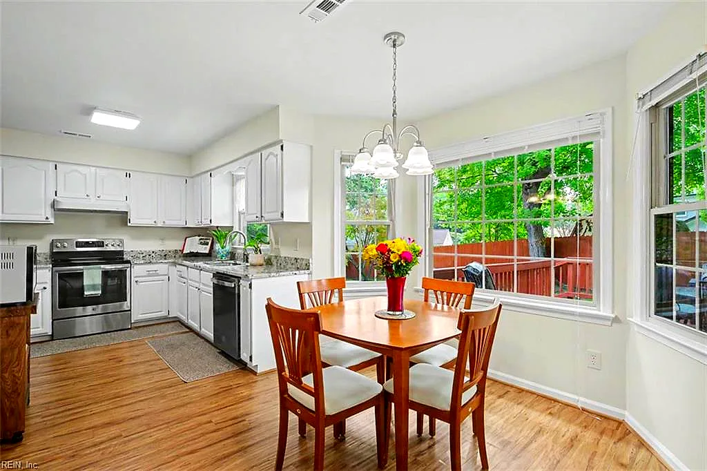 844 Yorkshire LN, Newport News — 3 bed Residential, 1,856 sqft