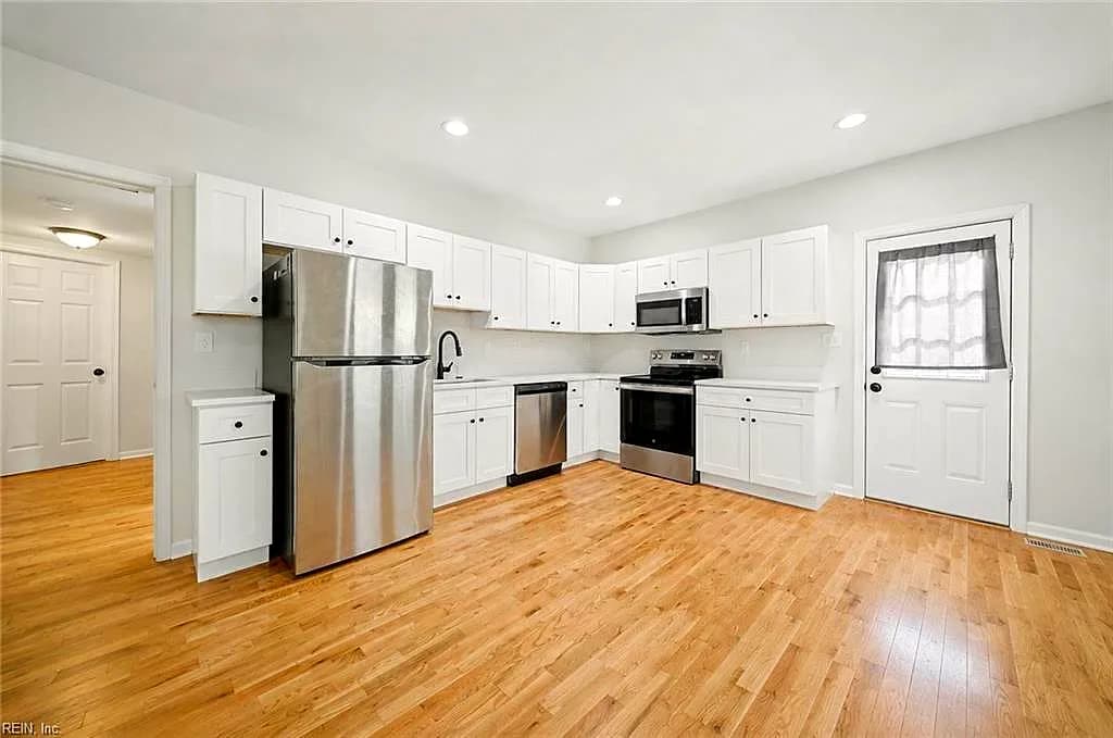 3804 Robin Hood RD, NORFOLK VA 23513 - Main photo