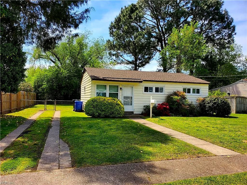 411 Gloucester AVE, PORTSMOUTH VA 23702 - Photo 4