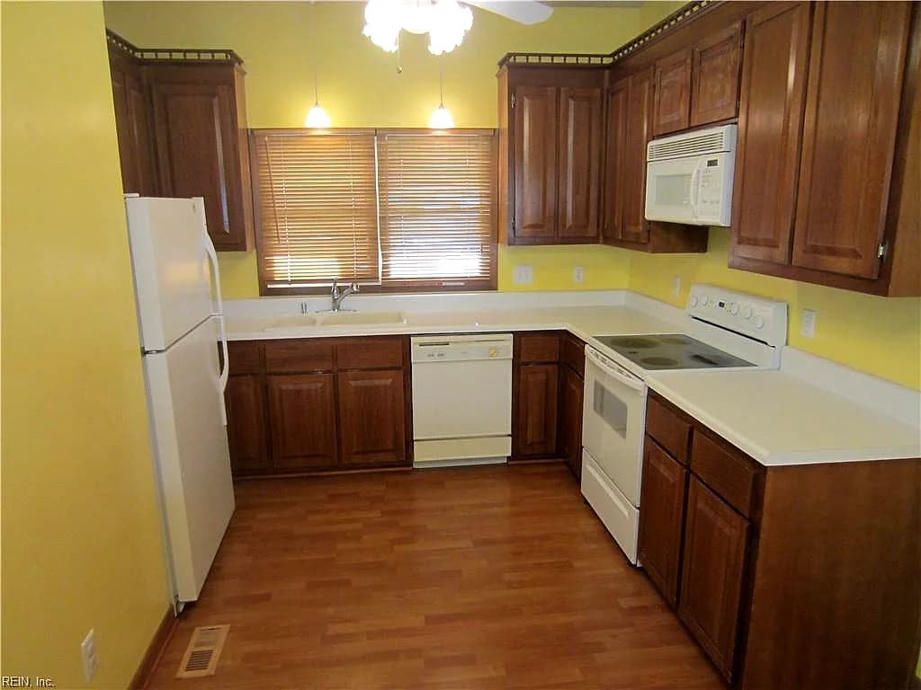 12 Waterview PT, HAMPTON VA 23666 - Photo 4