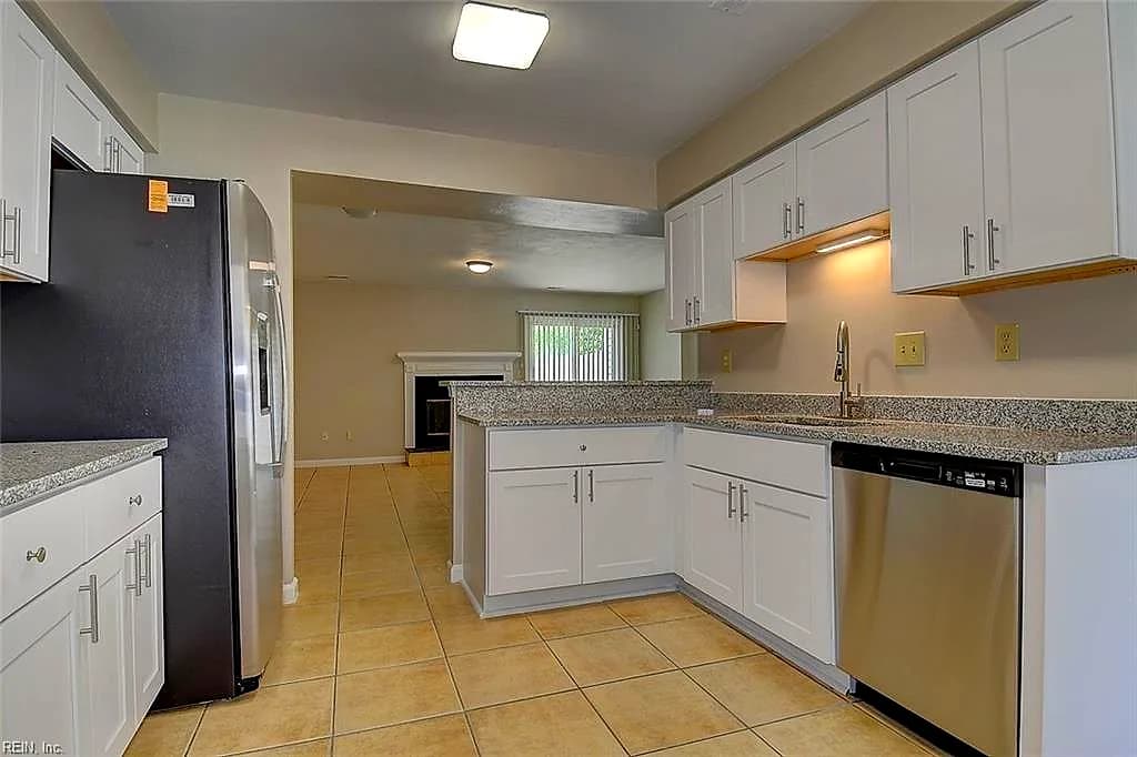 657 Aubrey DR, VIRGINIA BEACH VA 23462 - Photo 4
