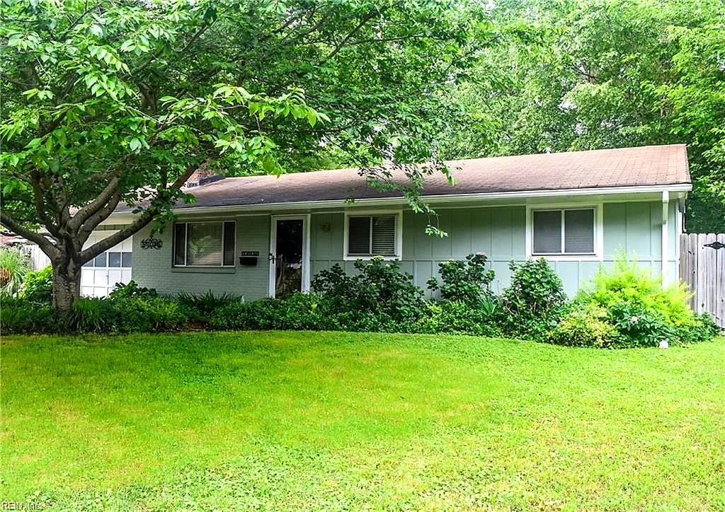 725 Roslyn RD, NEWPORT NEWS VA 23601