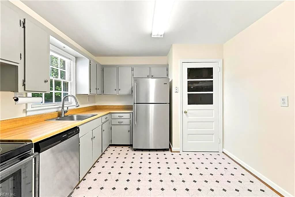 1858 Branchwood ST, NORFOLK VA 23518 - Photo 4