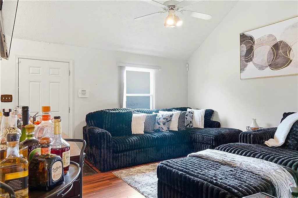 124 Sycamore AVE, NEWPORT NEWS VA 23607 - Photo 3