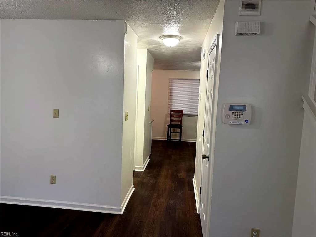 530 W 27th ST, NORFOLK VA 23517 - Photo 4