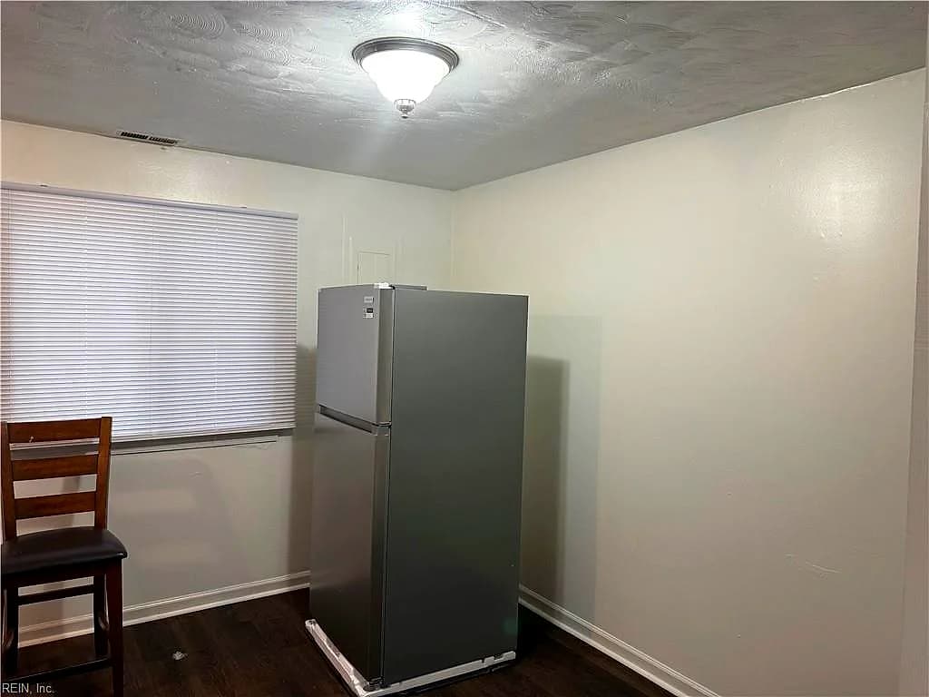 530 W 27th ST, NORFOLK VA 23517 - Photo 5