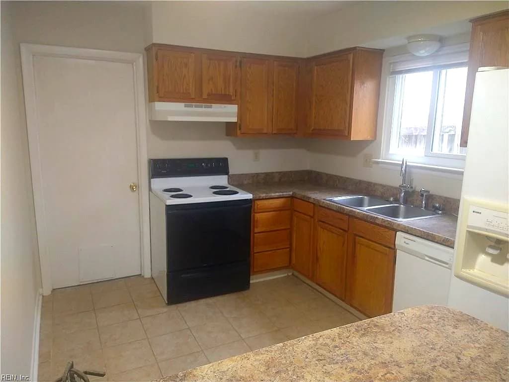1702 Zimmerman CT, VIRGINIA BEACH VA 23464 - Photo 4
