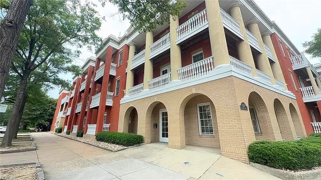 450 W Princess Anne RD #308, NORFOLK VA 23517