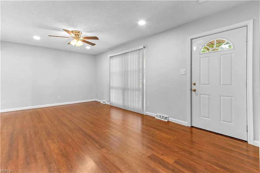 2124 Jeffrey DR, NORFOLK VA 23518 - Photo 3