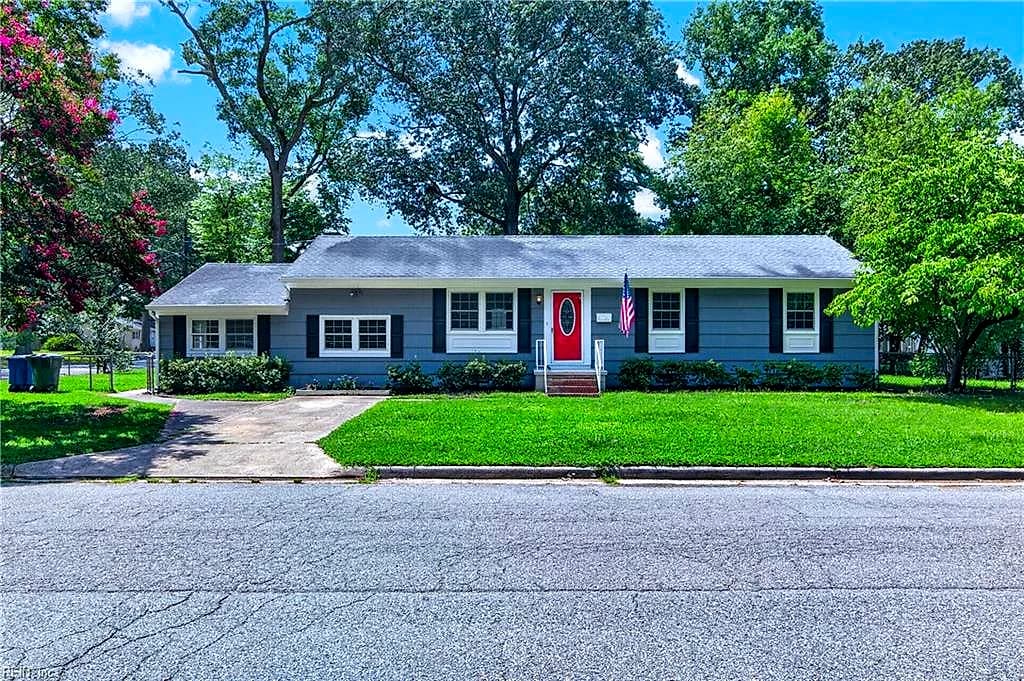 203 Robinson DR, NEWPORT NEWS VA 23601 - Main photo