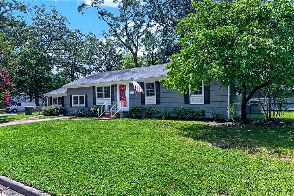 203 Robinson DR, NEWPORT NEWS VA 23601 - Photo 3