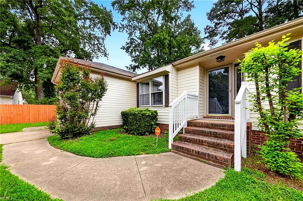 11 Rosser DR, HAMPTON VA 23669 - Photo 4